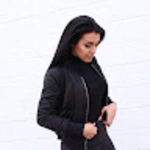 Meet your Posher, Casandra